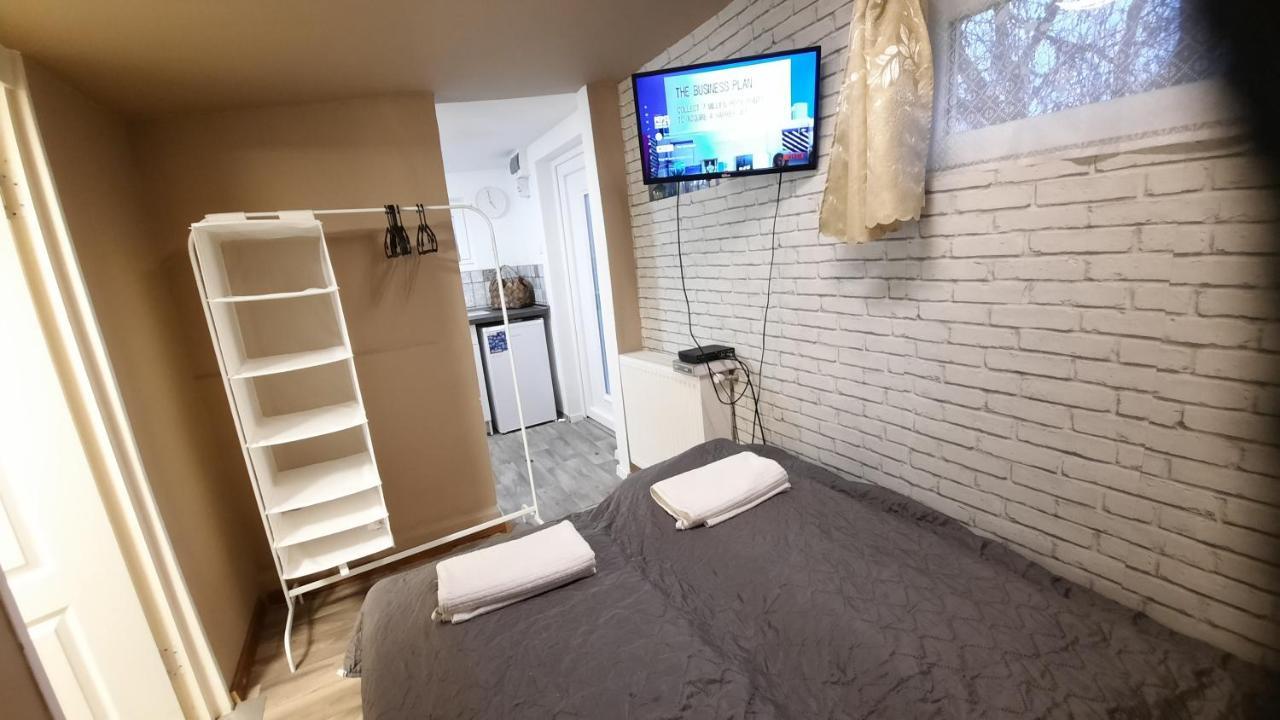 Hi-Bp Garden City Batsanyi Tiny House Near The City Train With Free Parking บูดาเปสต์ ภายนอก รูปภาพ